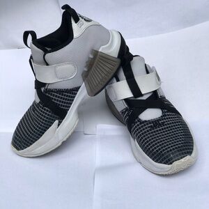 Nike Lebron Witness 7 Little Boys Shoes Sneakers Size 2 White Black